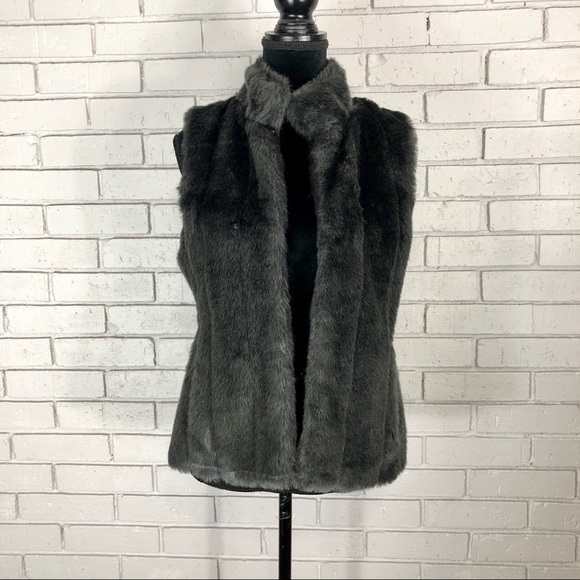 Banana Republic Jackets & Blazers - Banana Republic Women’s Faux Fur Vest‎
